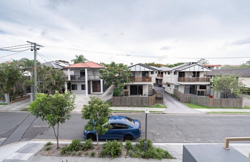 Chermside Apartment | CS1 Hidden 2BR1BA Apt w parking walk to Westfield
