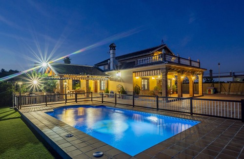 Alhaurin el Grande Villa | Cubo's Villa Los Javieles/pool/air conditioning/ideal for children/free Wi-Fi
