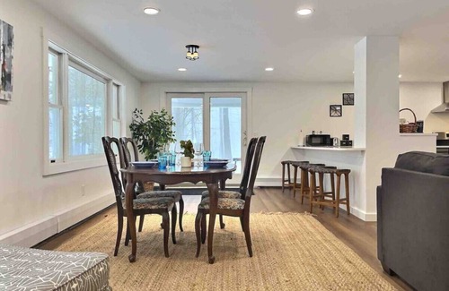 Killington Apartment | CubsCorner - Pool, Sauna, Gym, Close to Mountain!