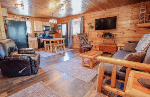 Laurelville Cabin | Cuddle Bug Cabin in Hocking Hills