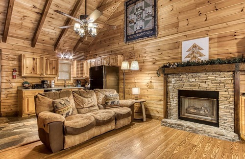 Pigeon Forge Cabin | Cuddlin' Up, Er209 - Luxury At Its Finest And Location That Can't Be Beat! 2 Bedroom Cabin by RedAwning