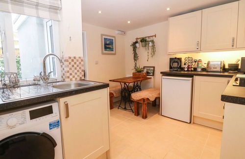 Llithfaen Cottage | CUDFAN FACH, family friendly, character holiday cottage in Llithfaen