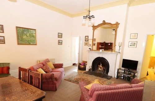 Dalbury Lees Cottage | CULLAND MOUNT COTTAGE, family friendly, with open fire in Brailsford