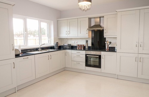 Culmore Cottage | CULMORE POINT, family friendly, with a garden in Culmore, Londonderry