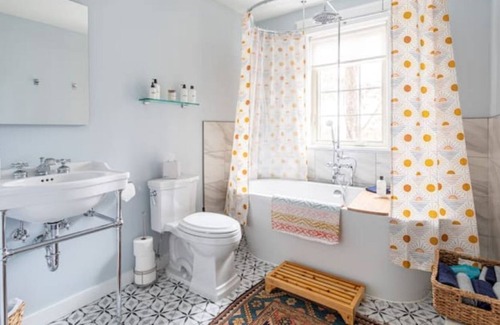 Town of Marbletown Apartment | Cultivate Quietude: Beautiful views, Modern design