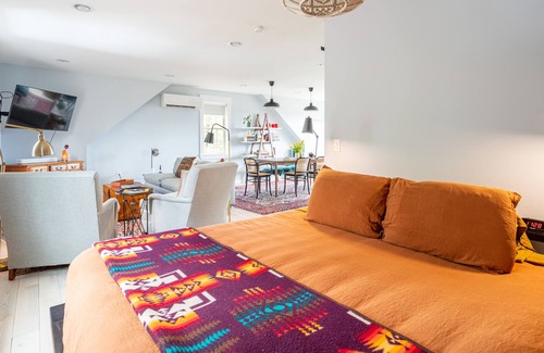 Town of Marbletown Apartment | Cultivate Quietude: Beautiful views, Modern design