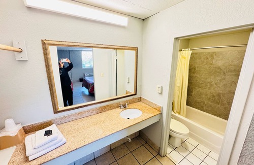 Talbot's Corner Hotel | Cumberland Inn near downtown