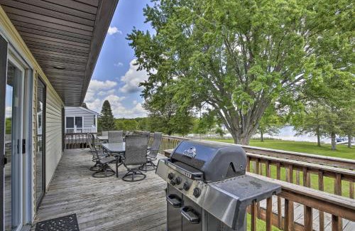 Cumberland House | Cumberland Retreat with Lakefront Yard and Dock