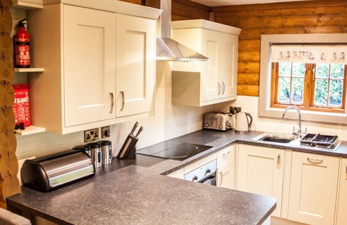 Pickering Ski Chalet | Curlew Lodge - sleeps 4 | Hot Tub, Dog Friendly | 4* Gold Award