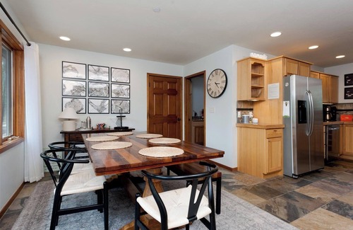 Columbine Lake House | Custom Home with Large Deck on an Acre - Amazing Views - 3 miles to Purg