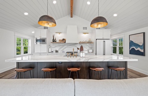 Village of Pewaukee House | Custom Lake View Home Modern Touches Throughout & Cozy Fireplace 🍂 🍁