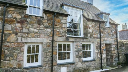 Beaumaris House | Custom Mews