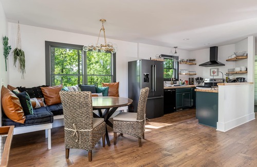 Hendersonville Apartment | Custom Modern Cabin next to Winery