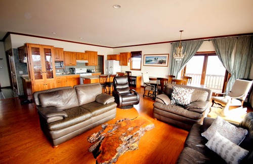 Yankton House | Custom, Private Riverfront Property on 2 acres- Unobstructed River Views!