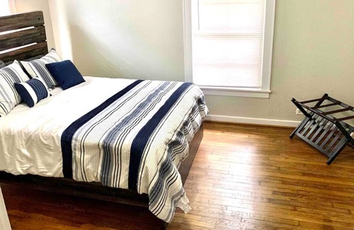 Texas City House | Cute 2/1 House in quiet neighborhood