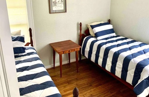 Texas City House | Cute 2/1 House in quiet neighborhood