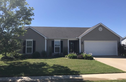 South Bend House | Cute 3 Bedroom, 2 Bath Home, 4 miles North of SBN Airport and 7.5 miles to ND
