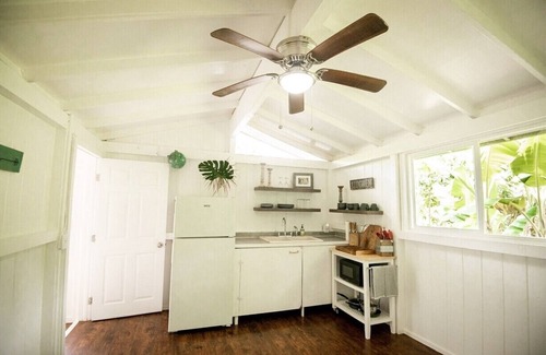 Anahola House | Cute and quaint little cottage on a homestead.