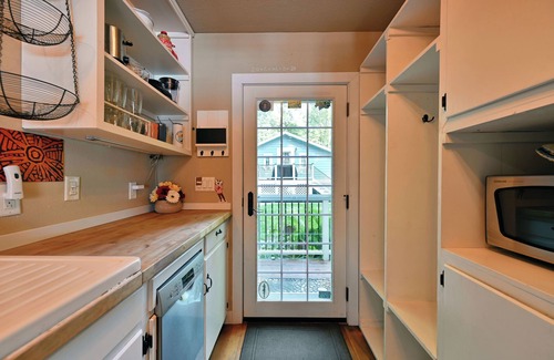 Birchwood Cabin | Cute cabin on pristine Long Lake