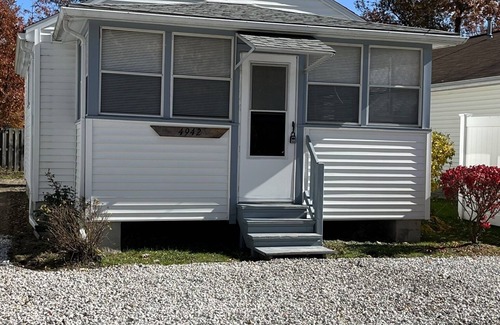 Geneva-on-the-Lake Cottage | Cute, clean, cozy and pet friendly cottage that is 10 minute walk to the strip.