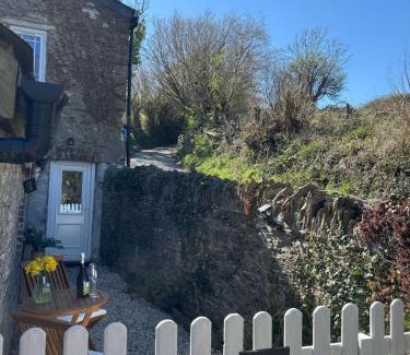 Saltash House | Cute Cornish Cottage