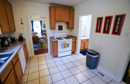 East Central House | Cute cottage centrally located with full amenities!
