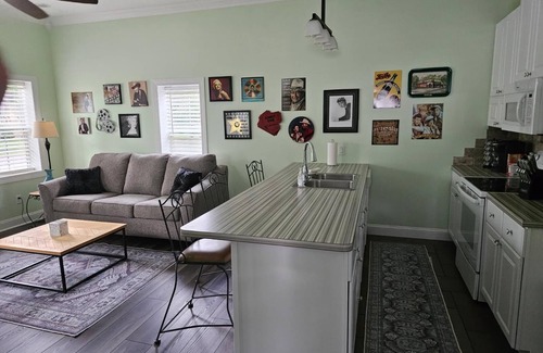 Norwalk House | Cute l'il green house in welcoming Norwalk, Ohio.