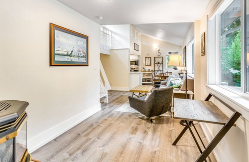 Freeland House | Cute, light-filled getaway with a furnished patio - walk to the water