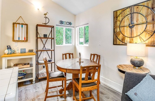 Freeland House | Cute, light-filled getaway with a furnished patio - walk to the water