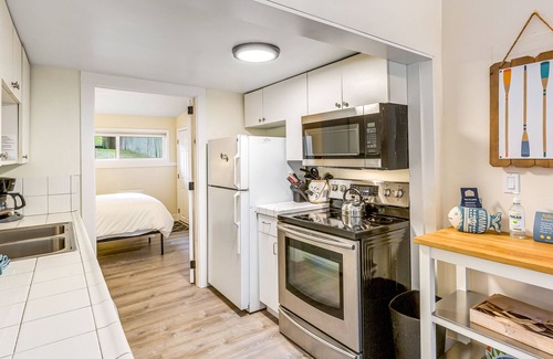 Freeland House | Cute, light-filled getaway with a furnished patio - walk to the water