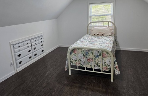 Richmond Other | Cute little home on a quiet street