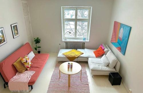 Kallio Apartment | Cute loft by Tram Stop