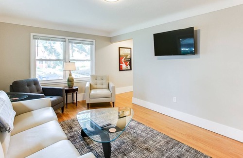 Merriam Park Apartment | Cute midcentury apartment, easy walk to restaurants and light rail