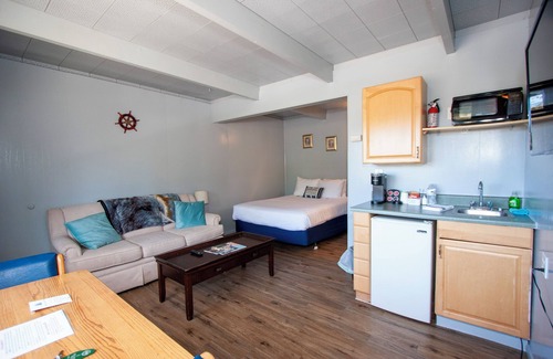 Westport Hotel | Cute, pet friendly motel. 1 mile to the beach and lighthouse.