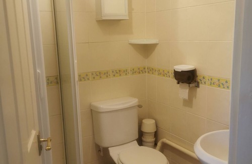 Stourport-on-Severn Apartment | Cute, private self contained 1 bedroom annex in desirable area.