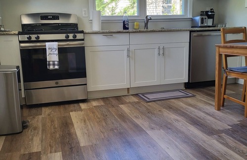 Cornelius House | Cute ranch house (no cleaning fee)