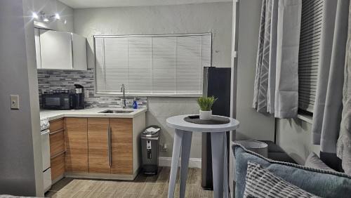 Hollywood Apartment | Cute Renovated Studio 4 Miles from Hard Rock Hotel