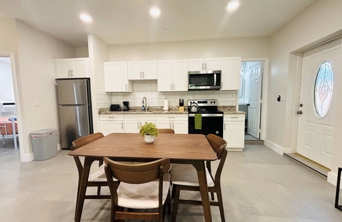 Lake Ridge Cottage | Cute & Spacious 2BR/2Bath Home in FLL w/Patio