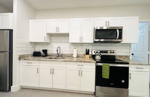 Lake Ridge Cottage | Cute & Spacious 2BR/2Bath Home in FLL w/Patio