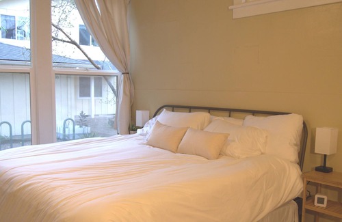 Amazon Apartment | Cute Studio House - Walk to U of O or Hayward Field