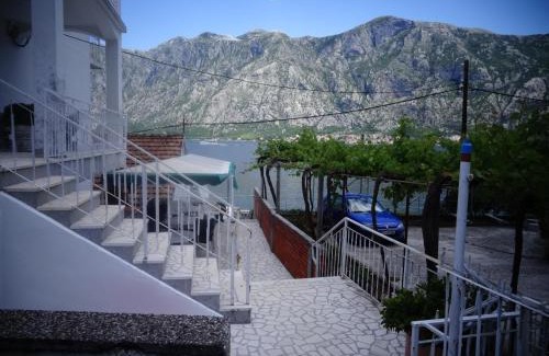 Prcanj Apartment | Cute studio with garden and terrace,by the sea