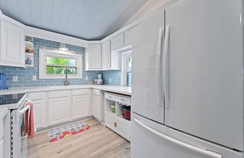 Pirates Beach House | Cute w/hot tub, tiki bar, walk to beach. Just added cowboy pool!