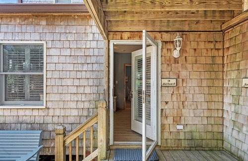 Ocracoke Villa | CV1B: Shell Castle B - king bed and whirlpool tub!