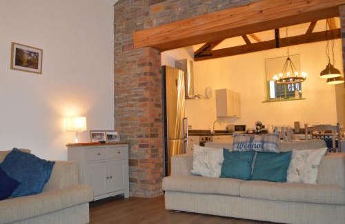 Mawr House | Cwrt y Wennol