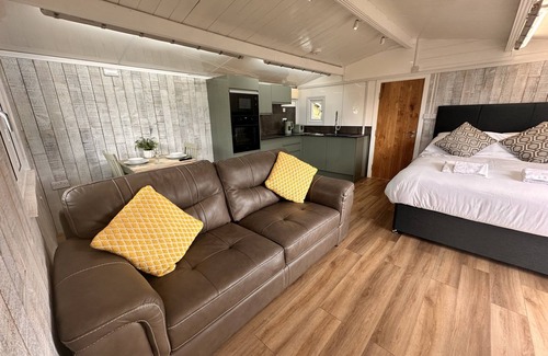 Aberporth Cabin | Cwtch Glanmordy by Aberporth Beach Holidays