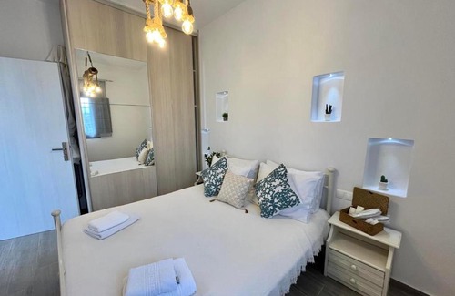 Naxos Town Apartment | Cycladic apartment on the hill with beautiful views!!