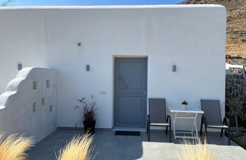 Naxos Town Apartment | Cycladic apartment on the hill with beautiful views!!