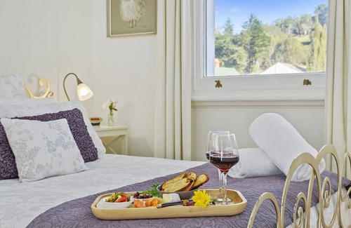 Cygnet Bed & Breakfast | CygnetOldBank- Accommodation, Cafe Escape the everyday, style & bliss