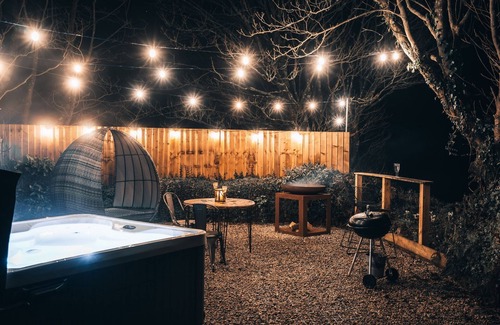 Bude Cabin | Cynefin Roundhouse - A luxury cabin exclusive for couples with hot tub.