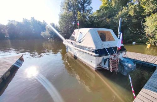 Borek Boat Rental | Wake Port Boat, ubytování na lodi